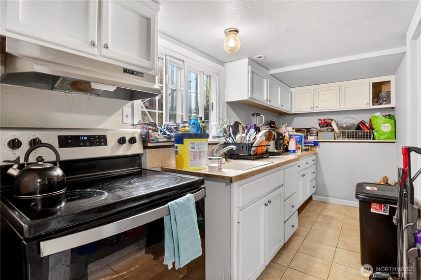 Property photo for 12260 Des Moines Memorial Drive S, Seattle photo 28