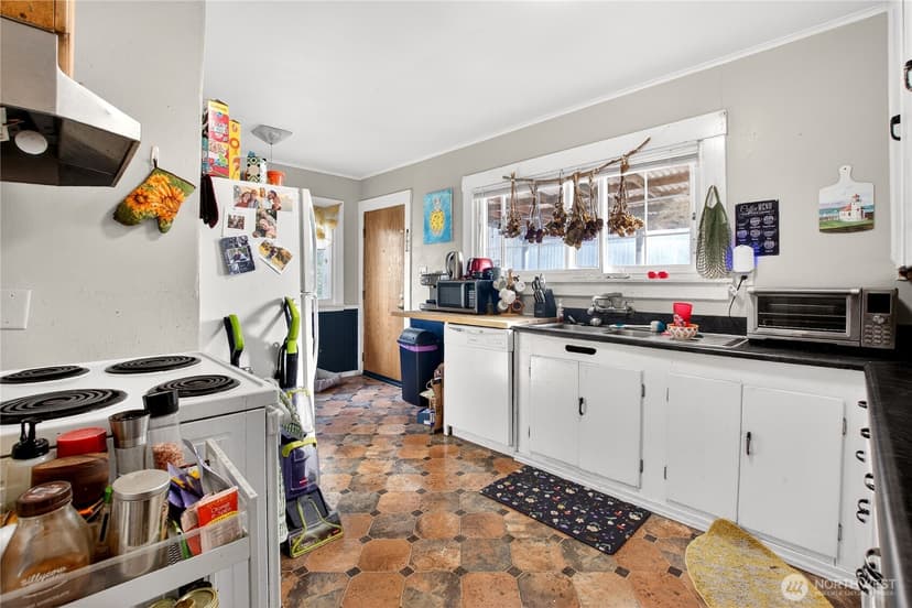 Property photo for 12260 Des Moines Memorial Drive S, Seattle photo 10