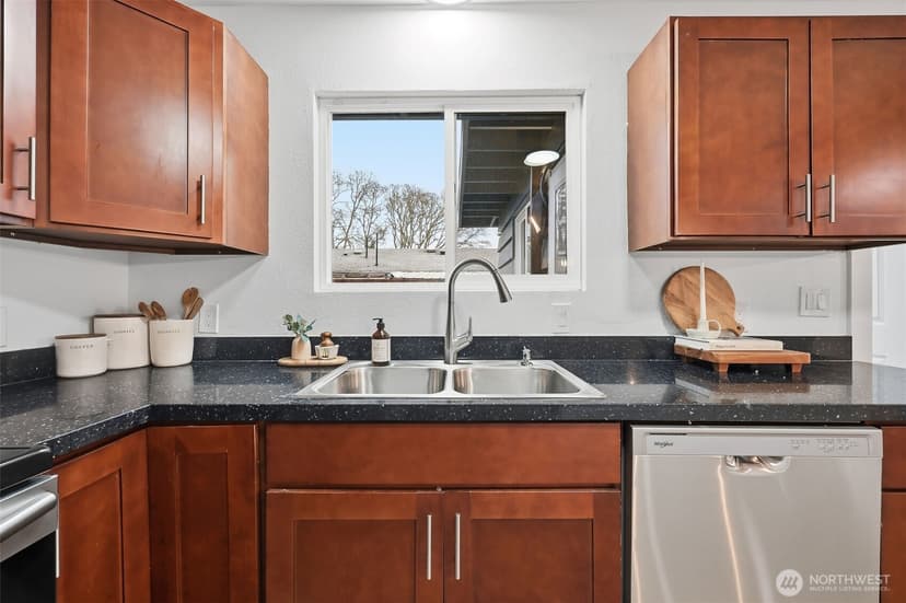 Property photo for 6609 Avondale Road SW, Lakewood photo 8