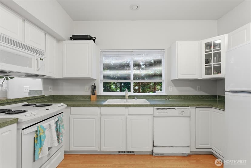 Property photo for 5705 200th Street SW #D, Lynnwood photo 11