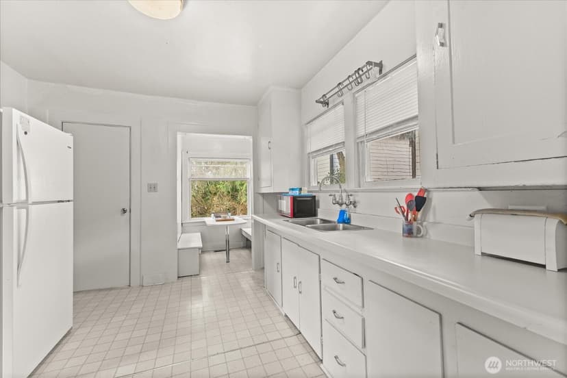 Property photo for 9007 Dayton Avenue N, Seattle photo 18