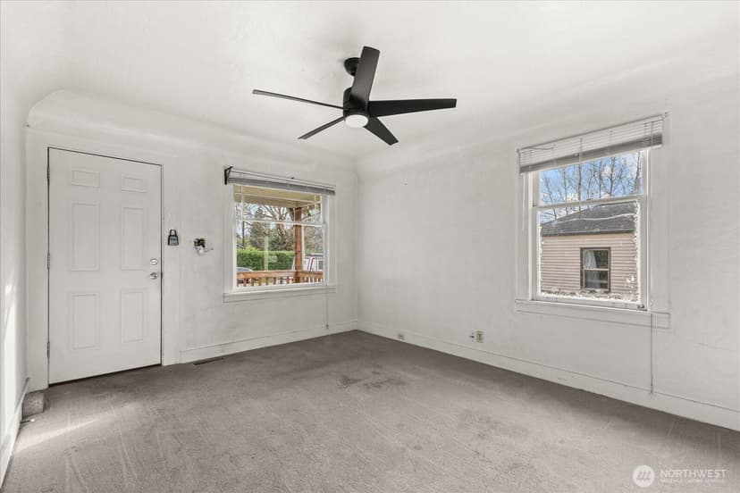 Property photo for 9007 Dayton Avenue N, Seattle photo 15