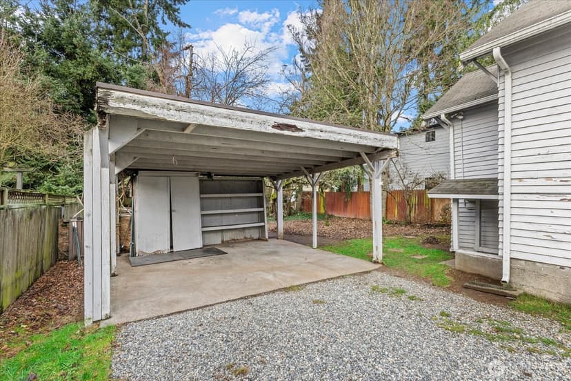 Property photo for 9007 Dayton Avenue N, Seattle photo 3
