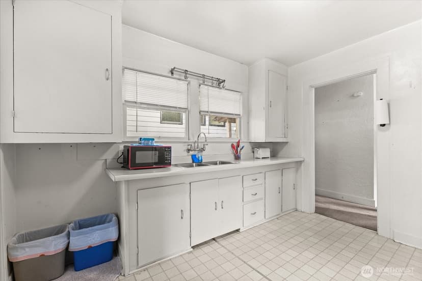 Property photo for 9007 Dayton Avenue N, Seattle photo 7