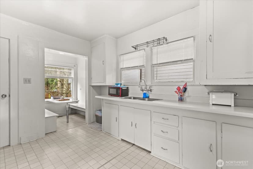 Property photo for 9007 Dayton Avenue N, Seattle photo 5