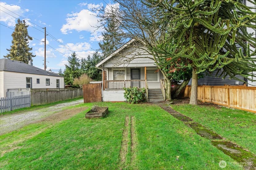 Property photo for 9007 Dayton Avenue N, Seattle photo 2