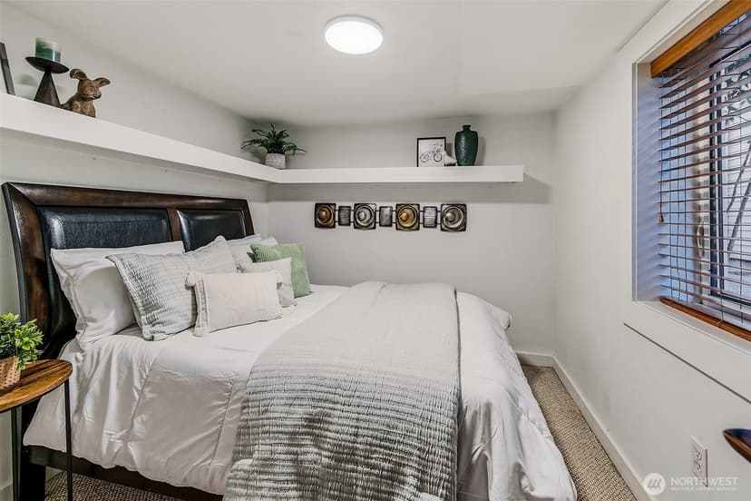 Property photo for 3532 Meridian Avenue N, Seattle photo 32