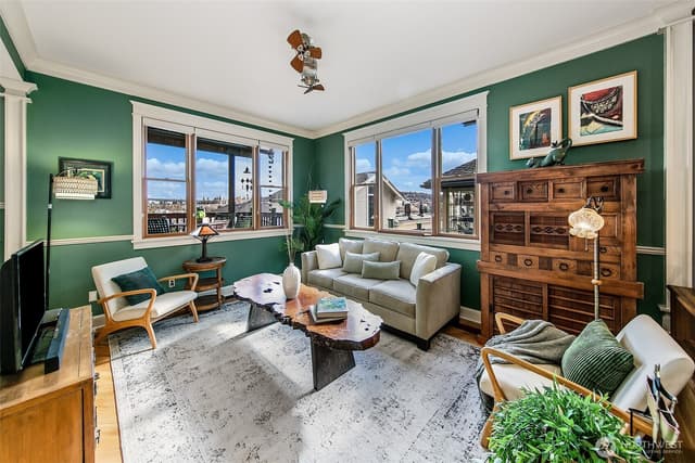 Property photo for 3532 Meridian Avenue N, Seattle photo 4