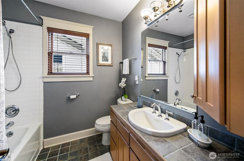 Property photo for 3532 Meridian Avenue N, Seattle photo 18