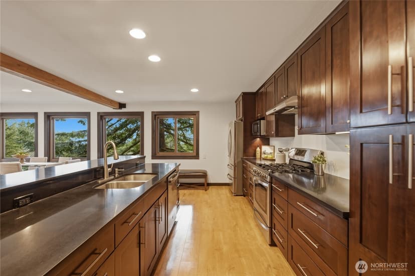 Property photo for 11508 Durland Avenue NE, Seattle photo 8
