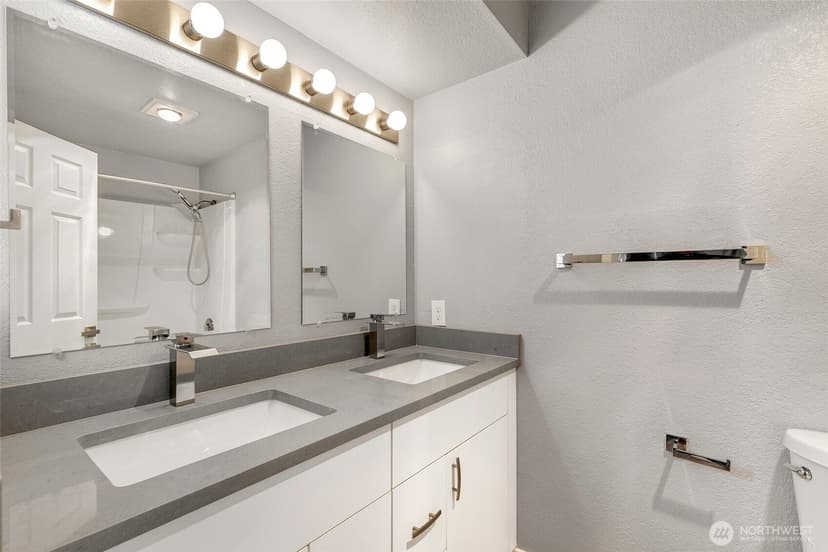 Property photo for 11944 SE 212th Place, Kent photo 14