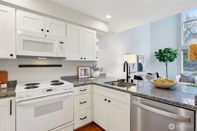 Property photo for 2530 15th Avenue W #603, Seattle photo 4