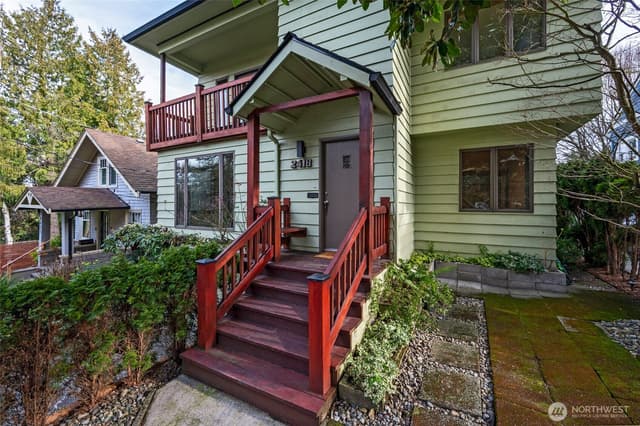 Property photo for 2418 Federal Avenue E, Seattle photo 3