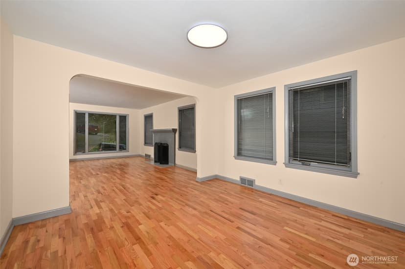 Property photo for 2418 Federal Avenue E, Seattle photo 7