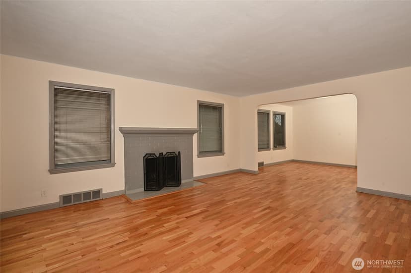 Property photo for 2418 Federal Avenue E, Seattle photo 4