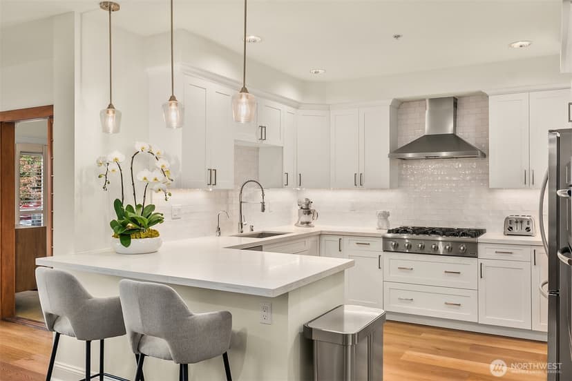 Property photo for 719 2nd Avenue W #202, Seattle photo 6