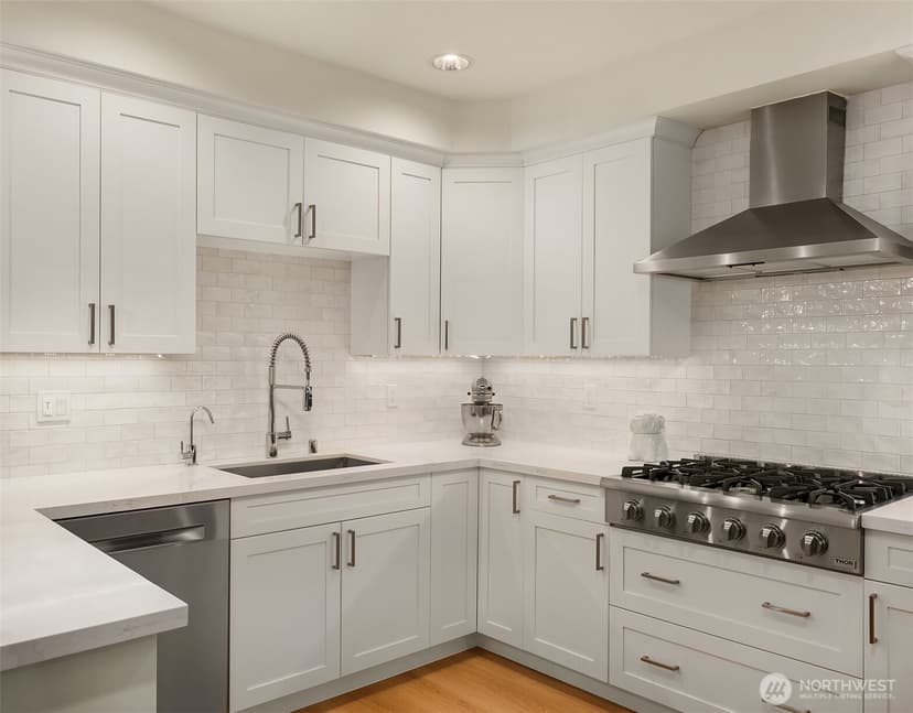 Property photo for 719 2nd Avenue W #202, Seattle photo 5