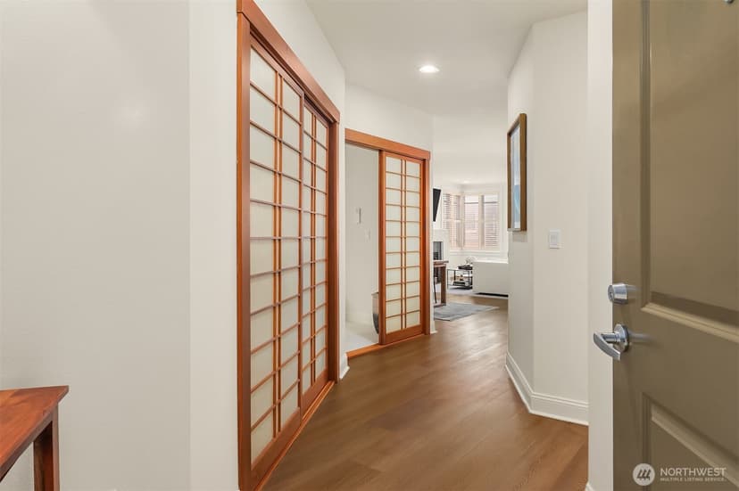Property photo for 719 2nd Avenue W #202, Seattle photo 2