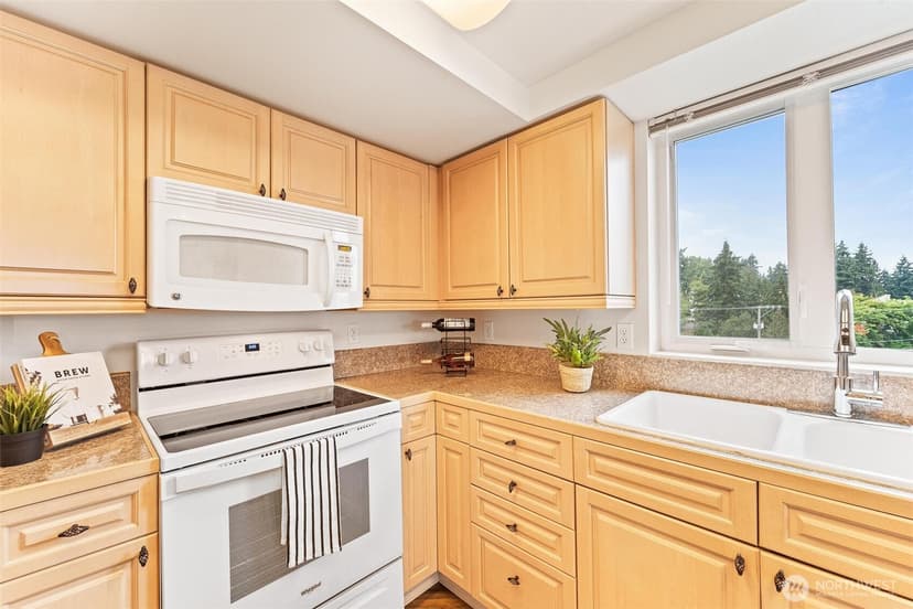 Property photo for 15020 Bothell Way NE #502, Lake Forest Park photo 8