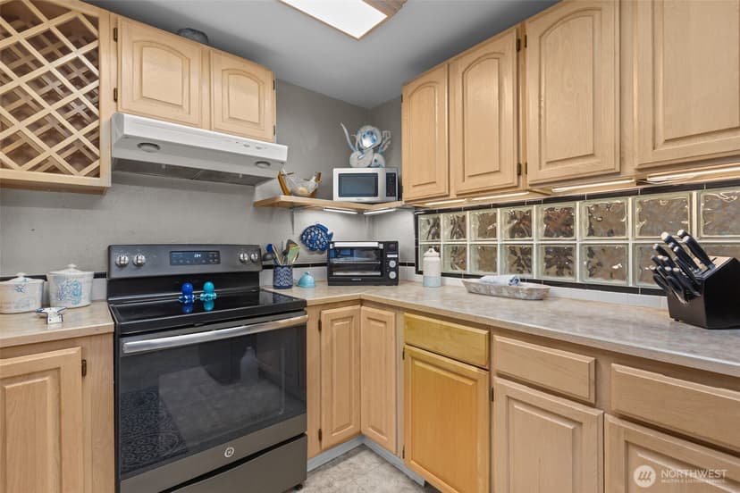Property photo for 14834 Fremont Avenue N, Shoreline photo 9