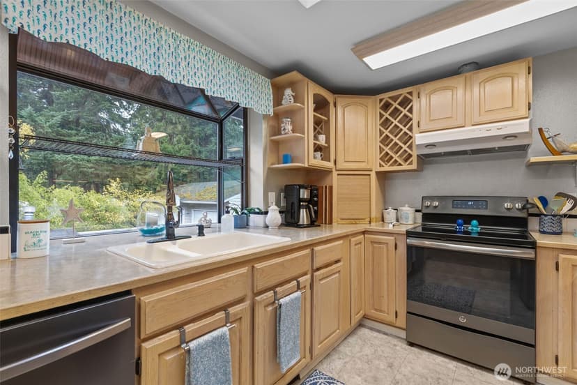 Property photo for 14834 Fremont Avenue N, Shoreline photo 8