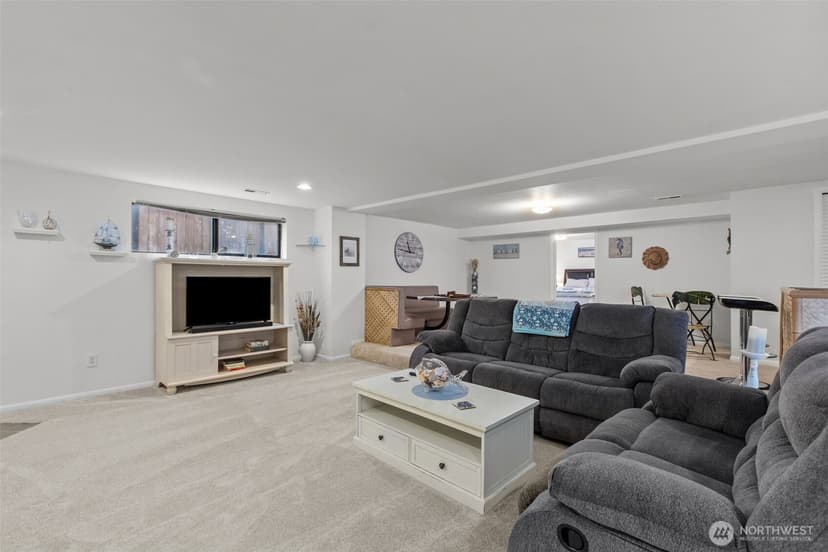 Property photo for 14834 Fremont Avenue N, Shoreline photo 24