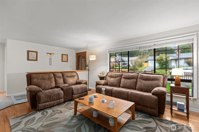 Property photo for 14834 Fremont Avenue N, Shoreline photo 4