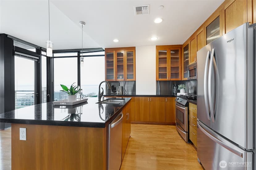 Property photo for 2716 Elliot Avenue #800, Seattle photo 7