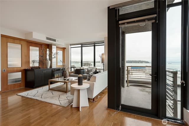 Property photo for 2716 Elliot Avenue #800, Seattle photo 4