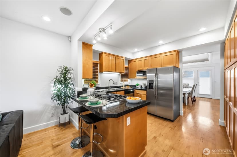 Property photo for 1375 32nd Avenue S, Seattle photo 12