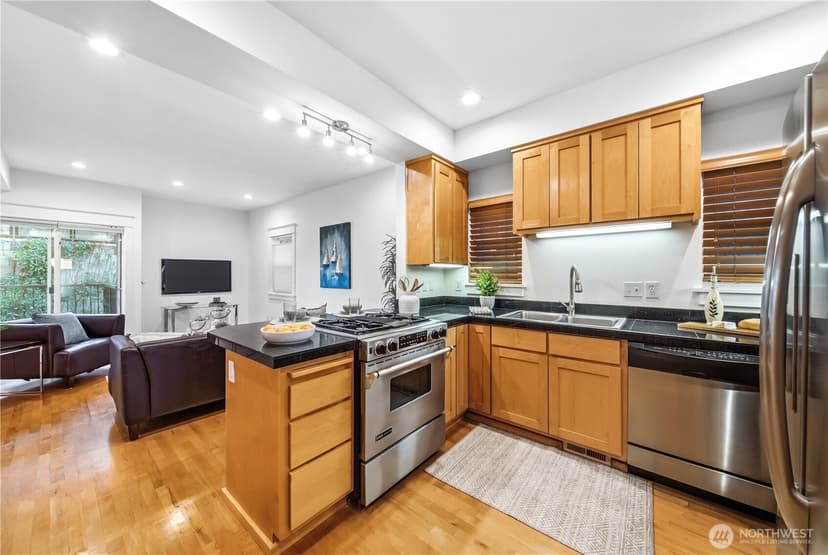 Property photo for 1375 32nd Avenue S, Seattle photo 11