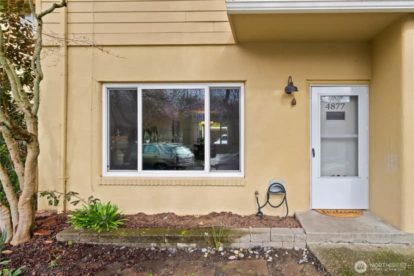 Property photo for 4877 Terrace Drive NE, Seattle photo 3