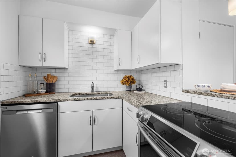 Property photo for 4877 Terrace Drive NE, Seattle photo 15