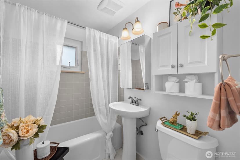 Property photo for 4877 Terrace Drive NE, Seattle photo 22
