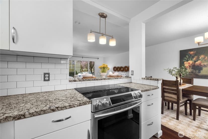 Property photo for 4877 Terrace Drive NE, Seattle photo 17