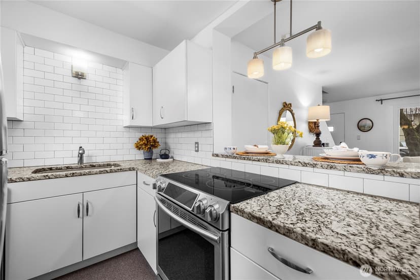 Property photo for 4877 Terrace Drive NE, Seattle photo 14