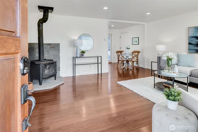 Property photo for 15630 3rd Avenue NE, Duvall photo 5