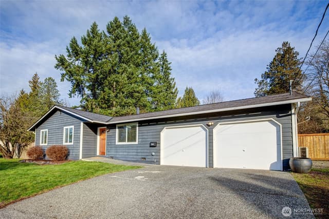 Property photo for 15630 3rd Avenue NE, Duvall photo 2