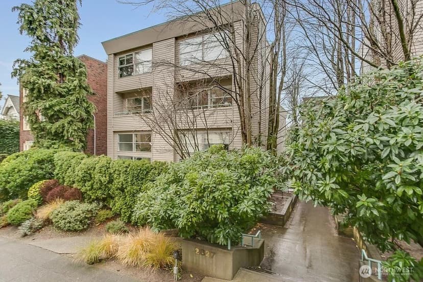 Property photo for 2827 Franklin Avenue E #S1, Seattle
