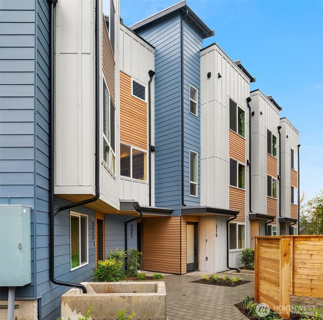 Property photo for 221 NE 75th Street, Seattle