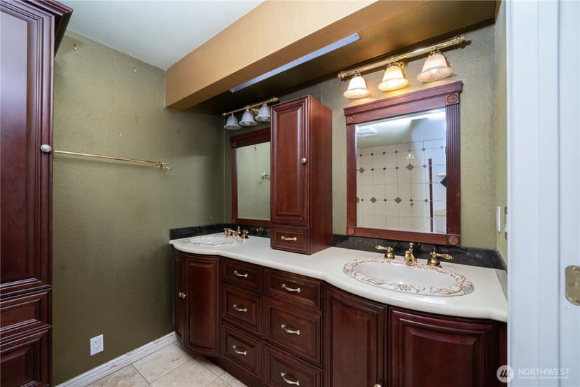 Property photo for 3909 Northshore Boulevard NE, Tacoma photo 9