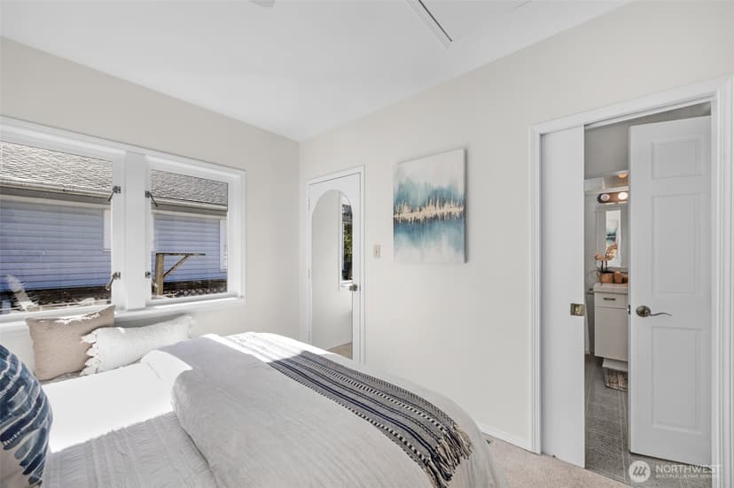 Property photo for 8007 Fremont Avenue N, Seattle photo 16