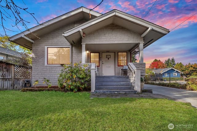 Property photo for 8007 Fremont Avenue N, Seattle photo 3