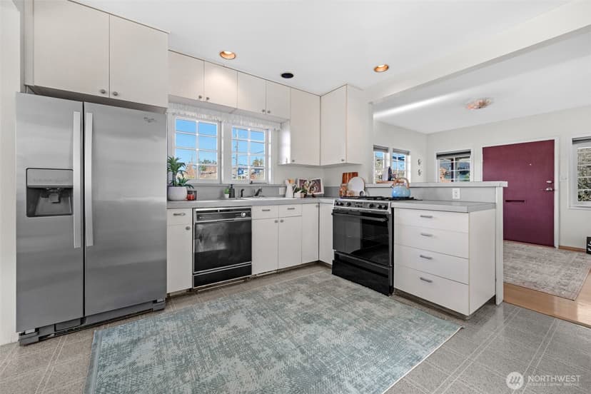 Property photo for 8007 Fremont Avenue N, Seattle photo 12