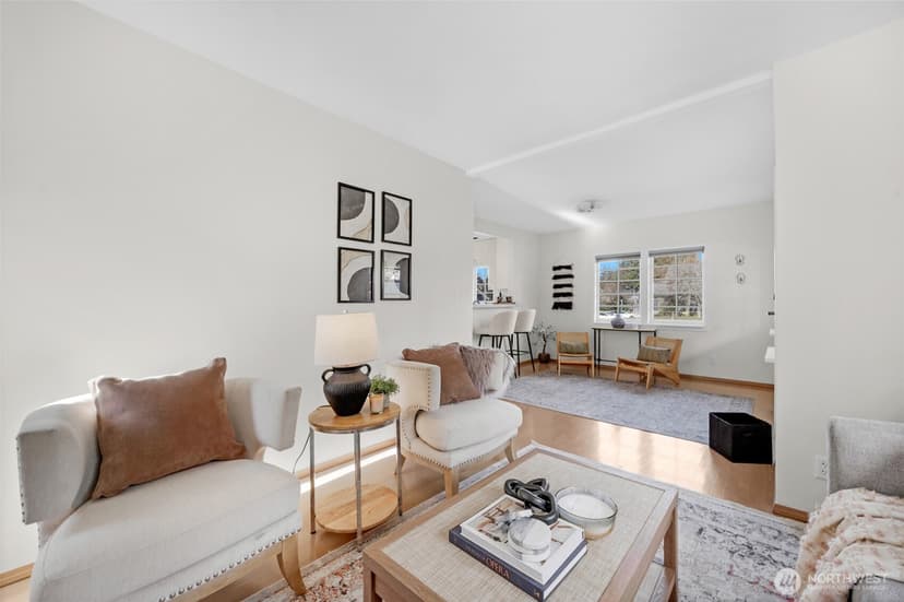 Property photo for 8007 Fremont Avenue N, Seattle photo 10