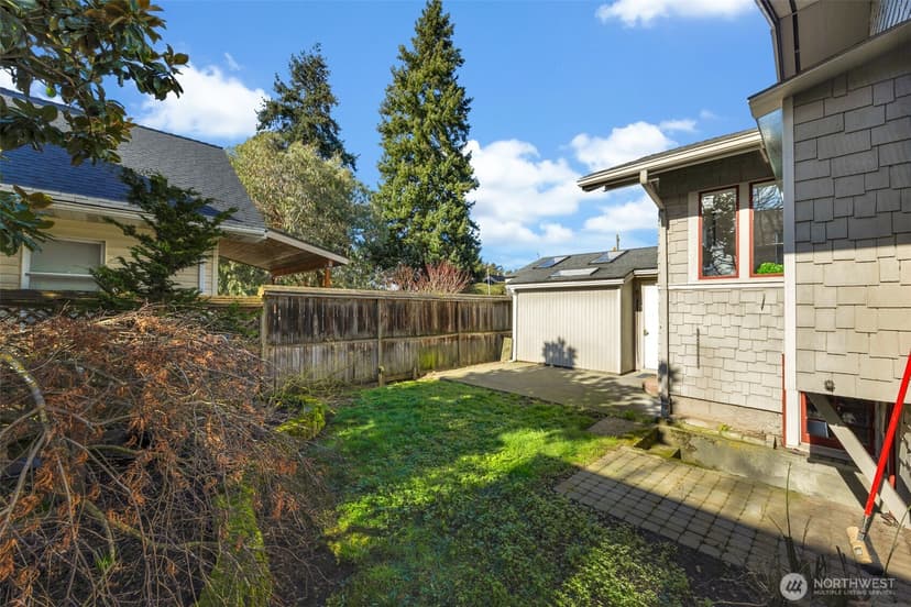 Property photo for 8007 Fremont Avenue N, Seattle photo 28