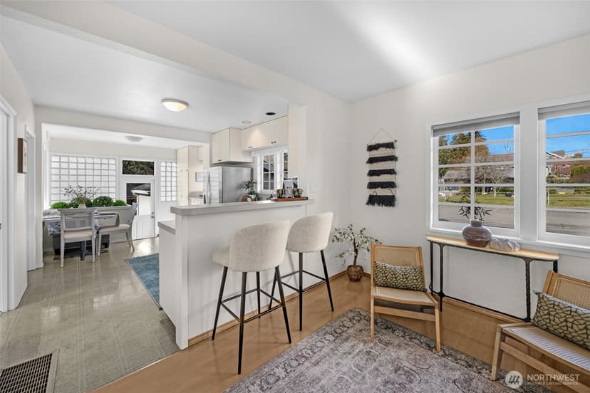 Property photo for 8007 Fremont Avenue N, Seattle photo 7
