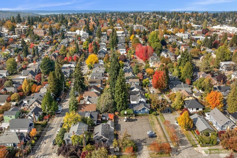 Property photo for 8007 Fremont Avenue N, Seattle photo 39