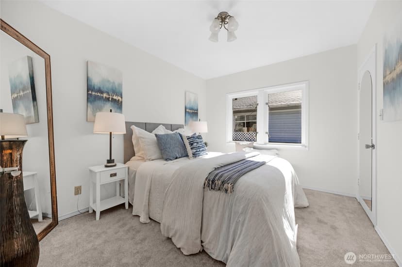 Property photo for 8007 Fremont Avenue N, Seattle photo 14