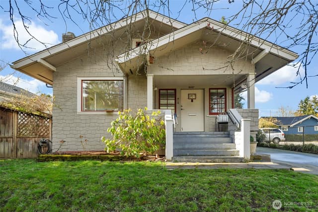Property photo for 8007 Fremont Avenue N, Seattle photo 4